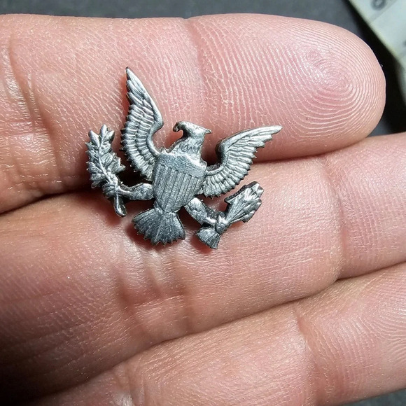 Coat Of Arms Silver Tone Tie Tack Lapel Pin - Picture 5 of 6